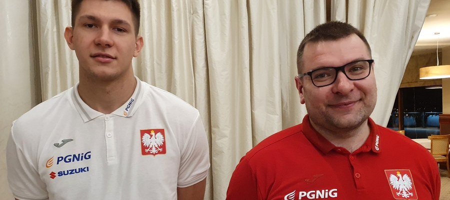 Od lewej: Damian Przytuła (zawodnik) i Łukasz Kamiński (fizjoterapeuta), czyli nasi na Euro 2022 w piłce ręcznej!