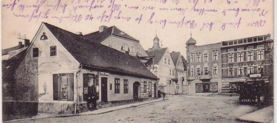 Jeden z najbardziej urokliwych zakątków dawnego Węgoborka - plac Klasztorny. Pocztówka wysłana w 1914 roku. Źródło obrazka: https://oldthing.de/55279-Feldpost-Ak-Angerburg...