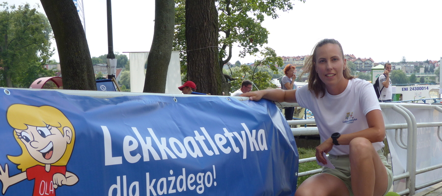 Trenerka Aneta Ostanek, tu w trakcie akcji "Ja też lubię biegać" przy galerii Jeziorak w Iławie