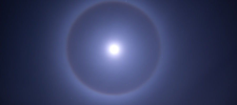 Halo Księżyca nad Lidzbarkiem Warmińskim 15 stycznia 2022