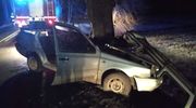 Groźny wypadek pod Lubominem. 17-latek uderzył w drzewo