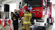 Medale dla strażaków i wręczenie kluczyków do wozu - uroczystość u strażaków