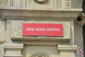 Urzędnicy wyjdą przed ratusz w Olsztynie. Chcą podwyżek i godnych warunków pracy