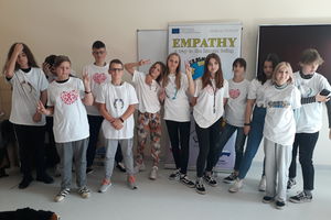 Uczniowe SP w Pozezdrzu kończą projekt dotyczący empatii