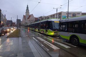 Olsztyn: Zepsuty tramwaj Panorama przejechał kilka przystanków...i znowu stanął