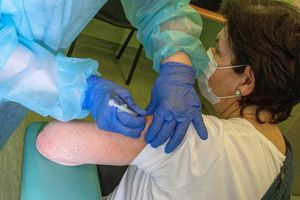 Brak szczepienia przeciw COVID-19 może skutkować zmianą organizacji pracy lub zwolnieniem