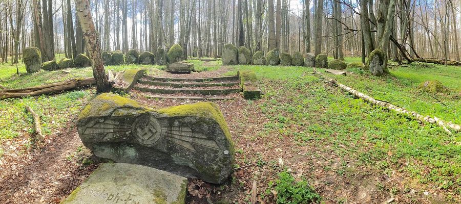 Pseudomegalityczny cmentarz w Markowie 