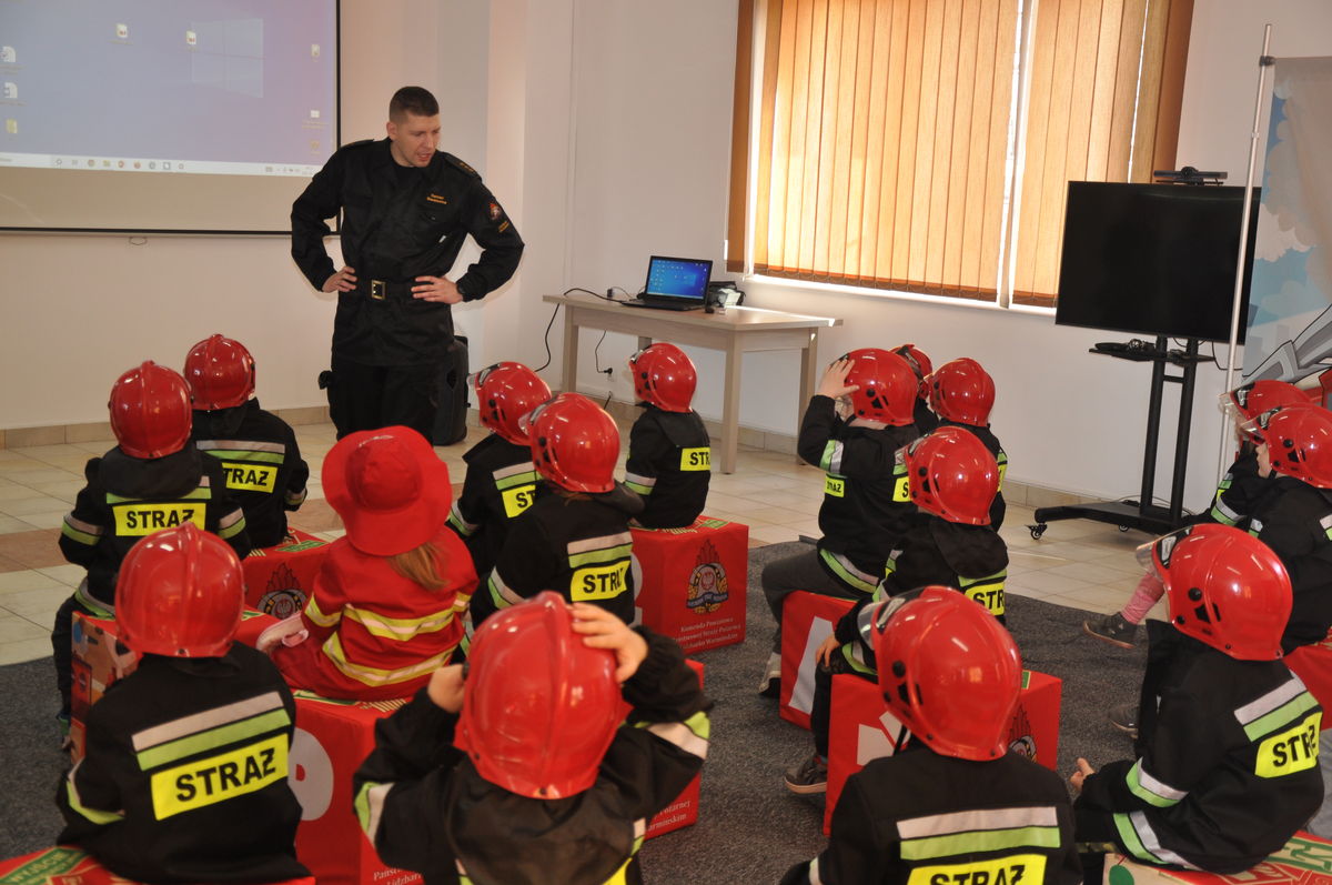 Uczniowie SP 1 w Lidzbarku Warmińskim odwiedzili strażaków