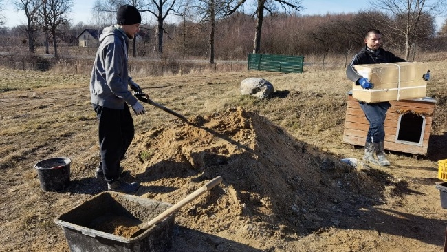 Na niezabudowanej działce w Łęczu rozpoczęły się prace. Wstrzymuje je sąsiedzi sprzeciw