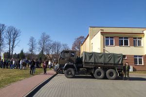 Żołnierze z Braniewa z wizytą w Szkole Podstawowej w Pieniężnie
