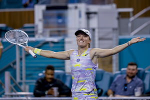 Turniej WTA w Miami: Świątek wygrała z Golubic, będzie liderką światowej listy
