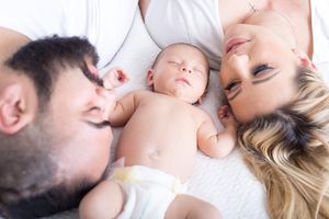 Od 26 kwietnia 2023 roku nowe przepisy dotyczące urlopów rodzicielskich. 9 tygodni nieprzenoszalnej części urlopu dla ojca dziecka


