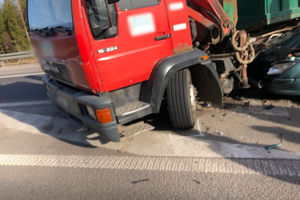Uwaga! Zderzenie ciężarówki z osobowym na obwodnicy Olsztyna. Są korki