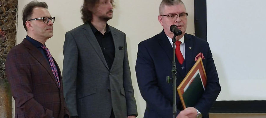 Wójt Andrzej Dycha podczas uroczystości wręczenia certyfikatu