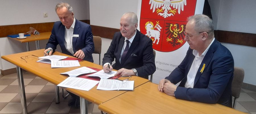 W sali konferencyjnej Szpitala Powiatowego w Piszu odbyło się podpisanie umowy na dofinansowanie zakupu nowoczesnego sprzętu medycznego dla piskiego szpitala