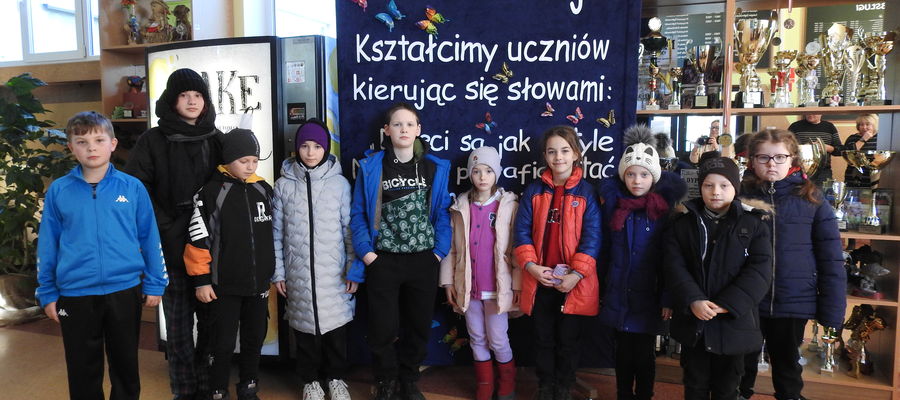 Dzieci z Ukrainy czekają na zapisanie się do szkoły