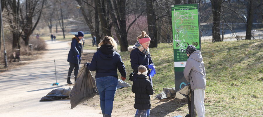 Mieszkańcy Olsztyna zebrali mnóstwo śmieci w Parku Kusocińskiego
