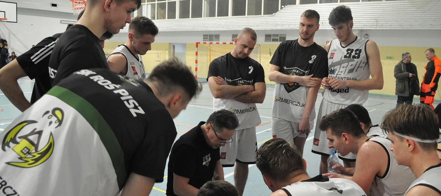 – Liczymy na wsparcie niezawodnych kibiców i walczymy do końca – mówi Roman Skrzecz, trener TSK Roś Pisz