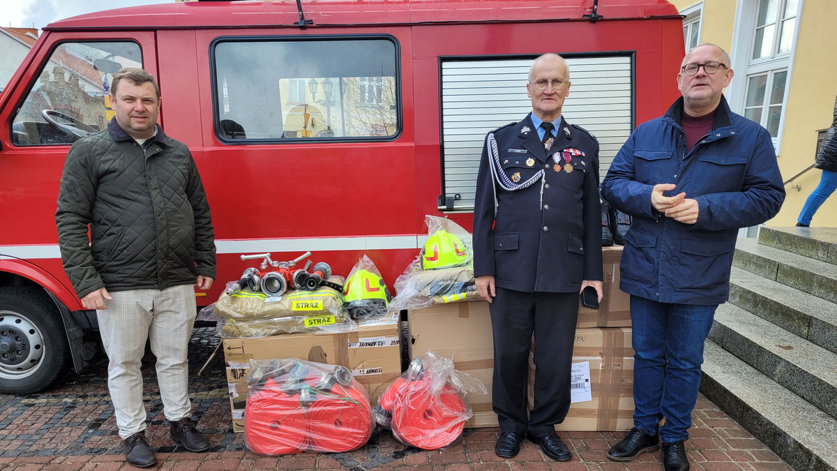 Urząd Miasta w Górowie Iławeckim przekazał na Ukrainę samochód strażacki z wyposażeniem