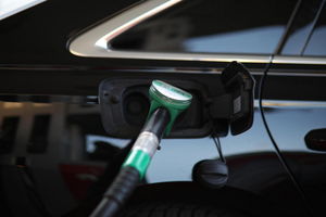 Analitycy: w najbliższych dniach ceny paliw na stacjach powinny spadać