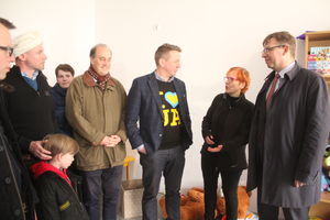 Wizyta brytyjskich parlamentarzystów w ośrodku dla uchodźców w Olsztynie