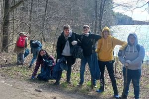 Olsztyn: Dorośli śmiecą, a młodzież sprząta