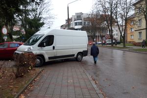 Olecko: Plaga kierowców łamiących przepisy dotyczące parkowania