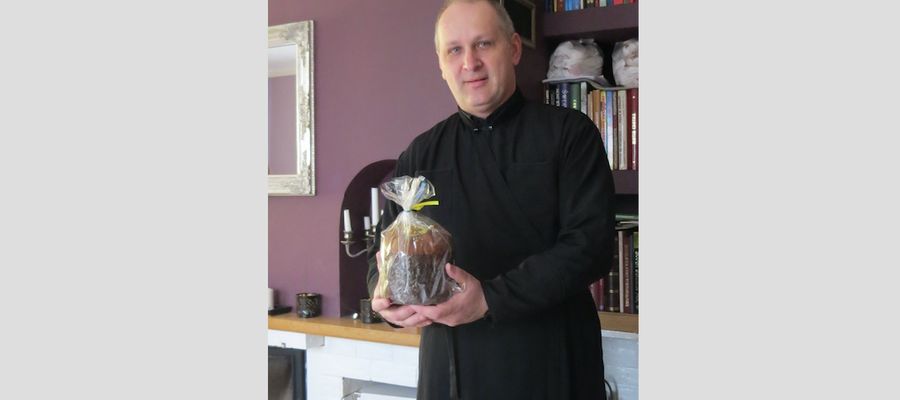 - Wierni Kościoła greckokatolickiego nie wyobrażają sobie święconki bez chleba paschalnego — mówi ks. Bogdan Sytczyk