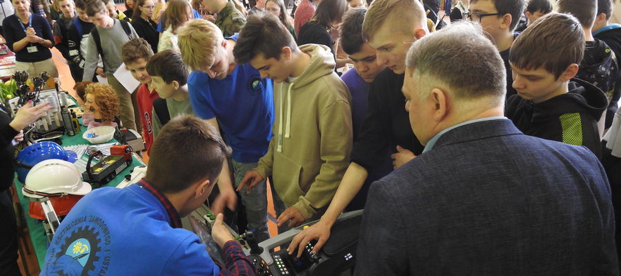 Wiele osób skorzystało z zaproszenia szkoły w Mrocznie i przybyło na Dzień Zawodoznawczy 