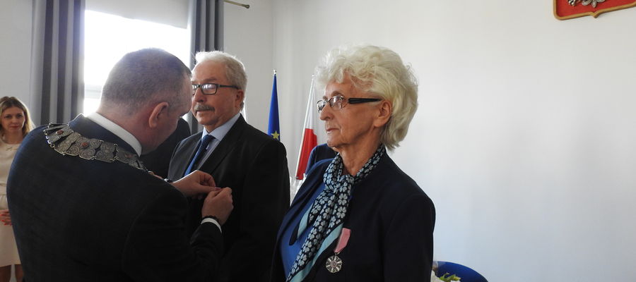 Marianna i Edward Pacuszkowie otrzymali Medale za Długoletnie Pożycie Małżeńskie