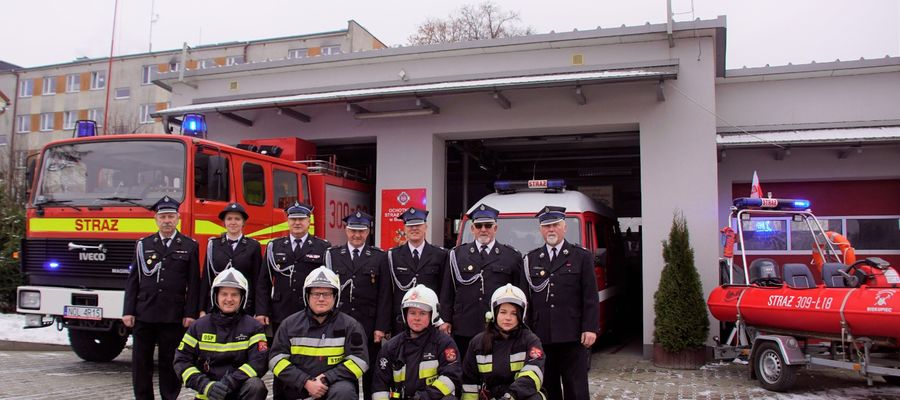 Druhowie z OSP Biskupiec uważają, że strażacki mundur jest najpiękniejszy 