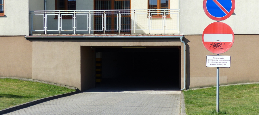 Do kradzieży doszło w podziemnym parkingu, znajdującym się pod blokiem mieszkalnym przy ul. Gdańskiej