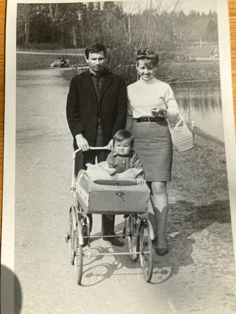 Kasia Surmiak z rodzicami w Olsztynie, tu się urodziła  
Fot. archiwum prywatne