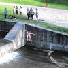 Elbląg: Interwencje straży miejskiej w sprawie kąpieli w parku Dolinka