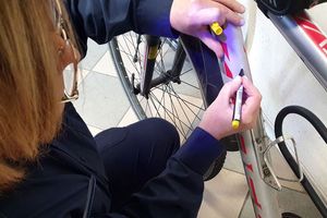 Jednej nocy skradziono 5 rowerów i hulajnogę