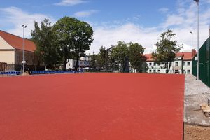 Przebudowa boiska przy SP 2 w  Olecku na finiszu 