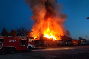 Wielki pożar przy ul. Lubelskiej w Olsztynie. W ogniu budynki przemysłowe
