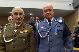 Tomasz Kucmus z Medalem Stulecia Odzyskanej Niepodległości