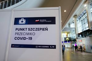 Prof. Szuster-Ciesielska: spada odporność populacyjna przeciwko COVID-19, potrzebna kolejna kampania szczepień