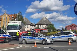 Tir ciągnął za sobą seniorkę przez kilkadziesiąt metrów