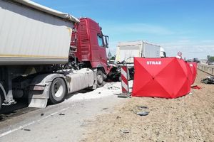 Bydgoszcz: Ciężarówki zmiażdżyły auto. Zginęły cztery osoby 