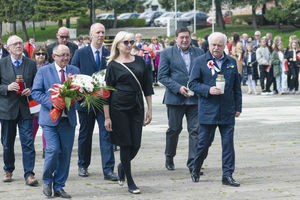 Koncert Patriotyczny oraz złożenie kwiatów pod pomnikiem Orła Białego w Bartoszycach (galeria, video)