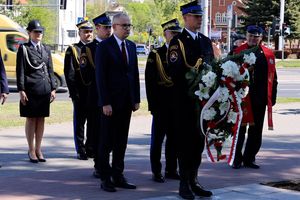 Wojewódzkie Obchody Dnia Strażaka. M.in. złożono kwiaty pod pomnikiem Strażaków Poległych w Akcji