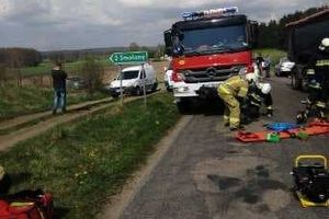 AKTUALIZACJA. Kierowca  samochodu osobowego zginął w wypadku. Poszkodowana pasażerka zmarła w szpitalu w Olsztynie