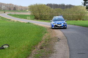 13-latek na motorowerze potrącił 5-letnią dziewczynkę i uciekł 