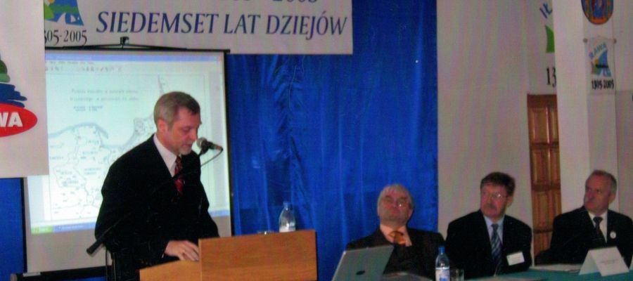 Uroczysta sesja Rady Miasta Iława z okazji 700-lecia miasta. Referat na temat historii miasta wygłosił prof. dr hab. A. Radzimiński (2005)