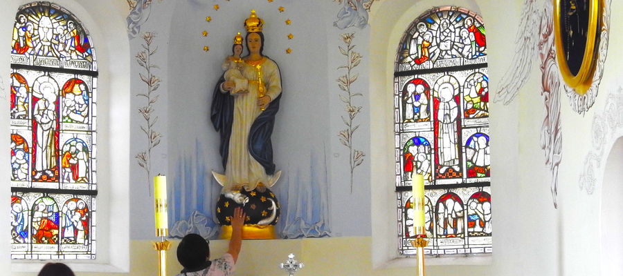 Figura Matki Bożej Wardęgowskiej w sanktuaryjnej kaplicy