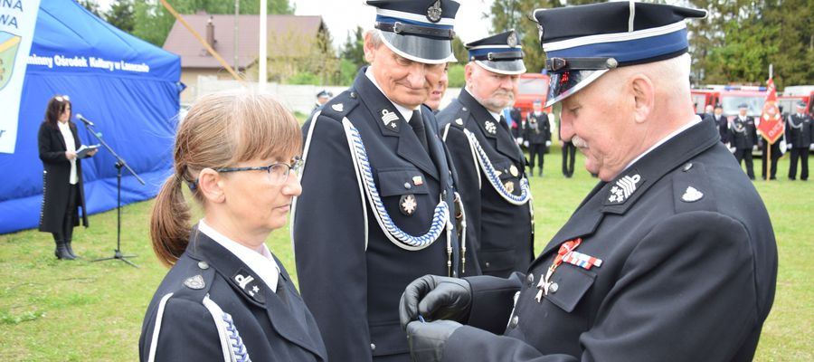 Marzena Sochacka-Kuchta odbiera Honorowy Krzyż za Zasługi