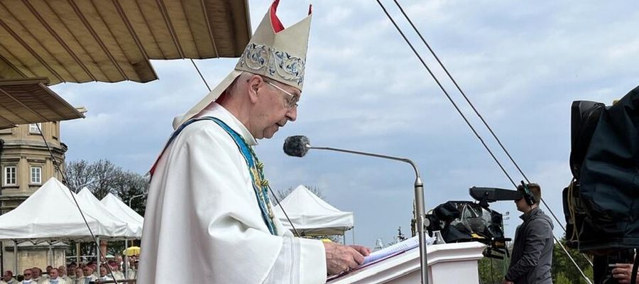 Abp Stanisław Gądecki podczas Mszy Św. w uroczystość Najświętszej Maryi Panny Królowej Polski