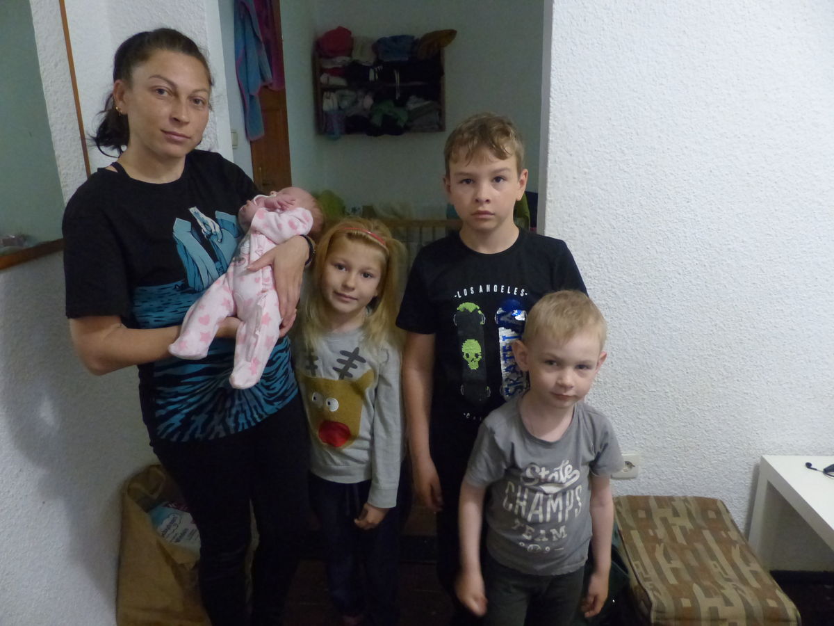 Od lewej: Luda, na rękach Ilavia, obok Victoria i dzieci Katii: Alexander i Timur